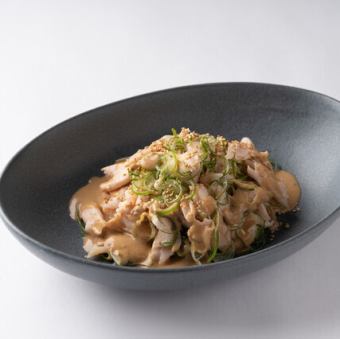 鶏むね肉の低温スチーム 練り胡麻ピリ辛ソースがけ