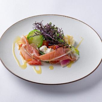 15種類のフレッシュ野菜とハモンセラーノ モッツァレラチーズと共に 亜麻仁オイル レモンドレッシング