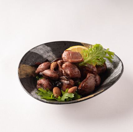 砂肝ときくらげ アーモンドのソテーにレモンを漂わせたネギ胡麻風味