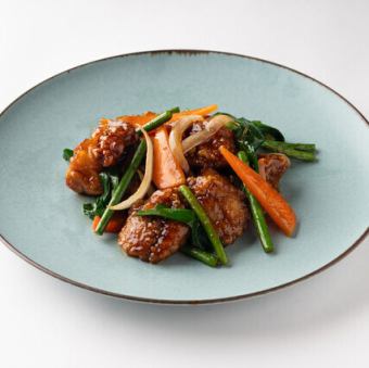 サワーチキン ニンニクの芽とニラ炒めの黒酢あんかけ