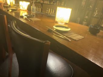 カウンター席は落ち着いた雰囲気でおひとり様やデートにもぴったり。