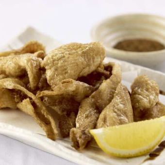 鶏皮揚げ 山椒添え