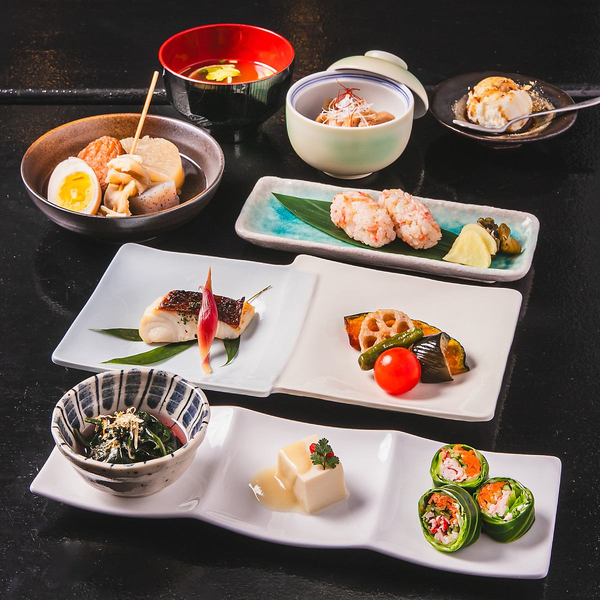 旬の食材の洗練された味と、美しい盛り付けで贅沢なディナーを。