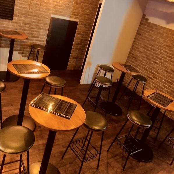 プライベート感満載の貸切利用が可能◎10名様以上のグループは店内を貸切することが出来ます。予約は電話または店頭で簡単にでき、計画もスムーズです♪周囲を気にせず飲み放題とダーツとカラオケで思いっきり遊べる空間が叶います！大切な仲間と共に、素敵な時間を過ごせる空間が広がっています。