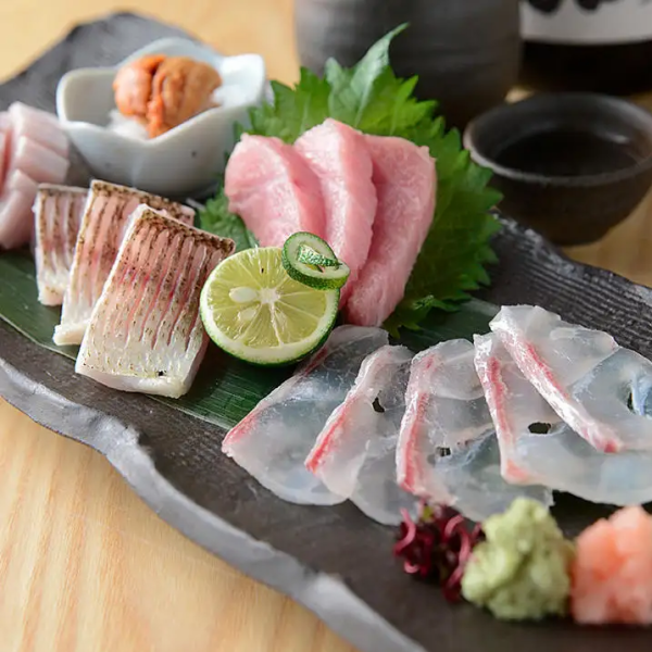 【お造り】本日の鮮魚のお造りです♪日本酒との相性抜群◎