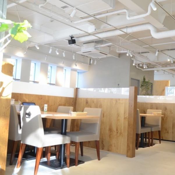 開放感ある店内なので、ご家族や大事な方とゆっくりお過ごしいただけます◎