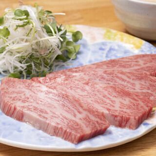 【貸切利用もOKのお店】当店は団体様の宴会のご利用も大歓迎です。こだわりのお肉を同僚やご友人同士の宴会で愉しんで頂きたいです。JR川崎駅西口から徒歩9分とアクセスも良く好立地のため、お店集合もしやすい♪宴会は是非「川崎焼肉　松小僧」で！人数のご相談やご不明点などございましたらお気軽にお問合せくださいませ