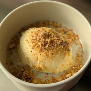 バニアアイス　デュカ添え