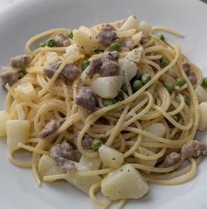 サルシッチャとじゃがいものクリームソーススパゲッティー