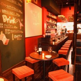 《1F座位可用于宴会》请在开放式座位上度过愉快的时光♪室内气氛也很时尚，食物和酒也很好！宴会/无限量畅饮/包机]