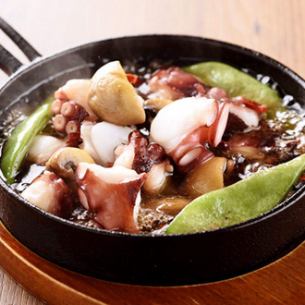 Ajillo 配章鱼和时令蔬菜