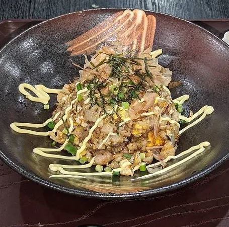 [Lamb fried rice] with chunks of meat and the great value [Soki soba juicy set] for 1,100 yen (tax included)