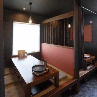 ゆったりと足を伸ばせる掘りごたつ席は、宴会や飲み会、歓送迎会に最適です。最大12名様までのグループ利用も可能で、仲の良いご友人と本格韓国料理を囲めば、お酒も進み会話も弾みます。女子会やご家族でのお食事、誕生日・記念日のお祝いにも大人気!落ち着いた和の雰囲気の中で、極上のひとときをお過ごしください。