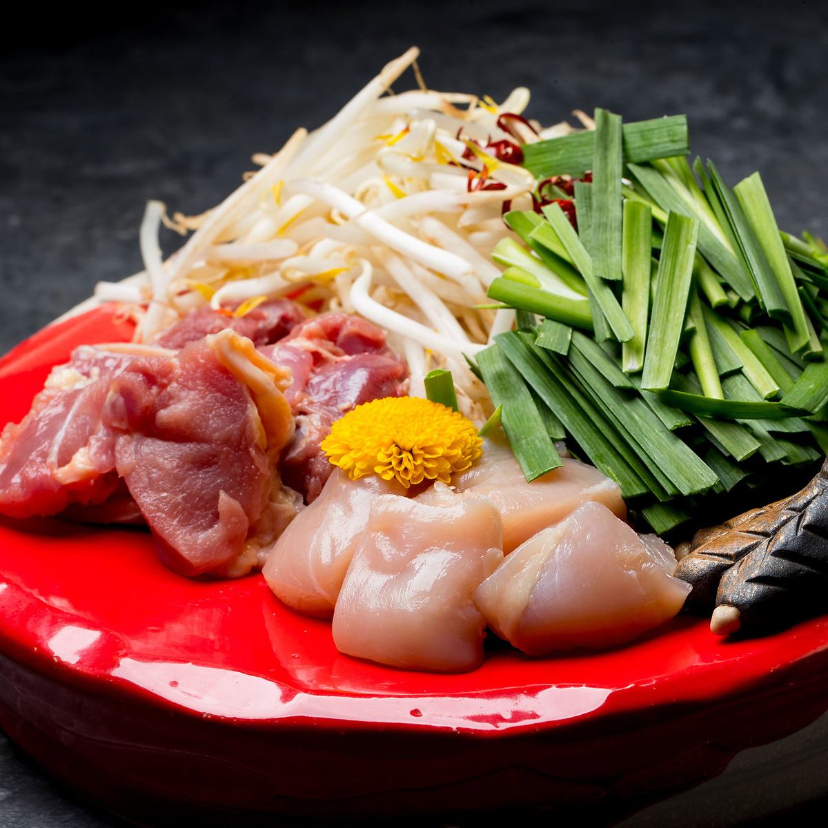 薩摩知覧鶏を使用した歯ごたえのある特上盛り合わせが絶品◎