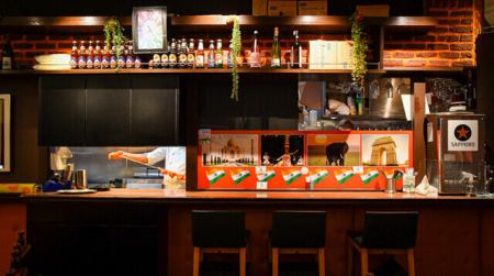 おひとり様も気軽にご利用いただけるカウンター席をご用意しております。