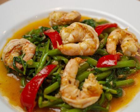 エビと空芯菜のチリソース炒め（スリランカ風）