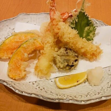 Large shrimp and vegetable tempura