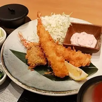 Large Fried Shrimp Set Meal with Pickled Vegetables and Tartar Sauce