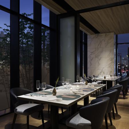 The corner by the window can be used as a private room.