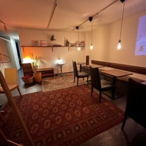 A completely private space equipped with a projector and Bluetooth! (6-12 people) *If you would like a private room, please contact us by phone.*We only accept evening reservations.
