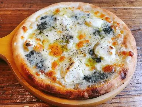 ブルーチーズと西京味噌のピザ