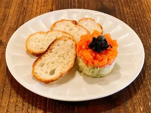 サーモンとアボカドのタルタル