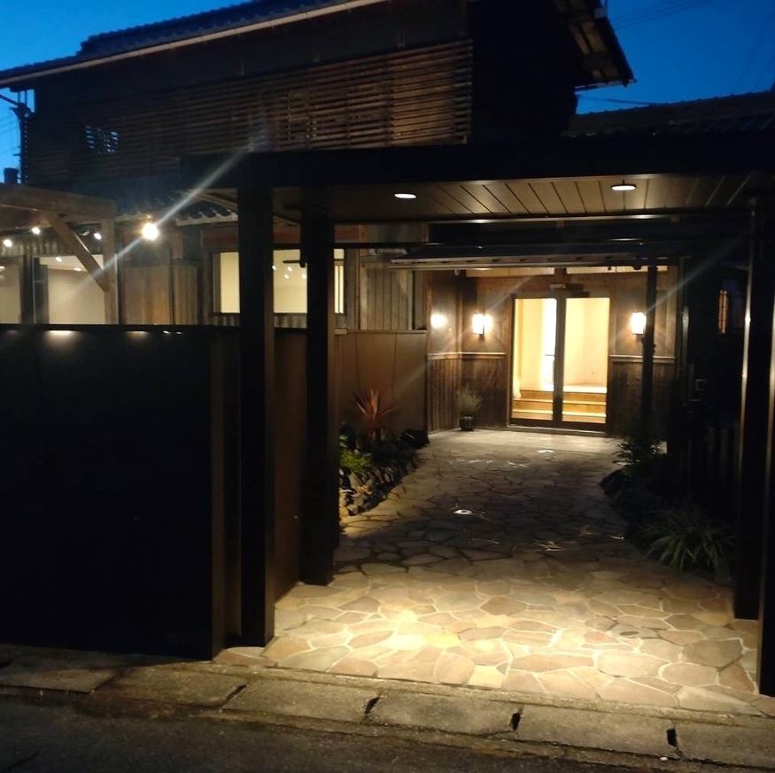 Enjoy the ultimate gourmet experience at this hideaway for adults! This is bliss!