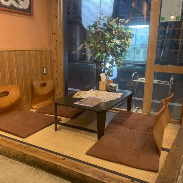 [A stylish interior built from a renovated old folk house] The restaurant's pride is its raised tatami-style seats! It's easy to use even with children, and if you're renting it out for private use, you can use it without worrying about the people around you.