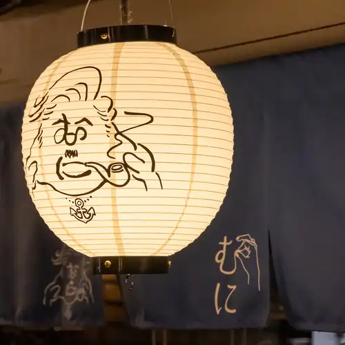 一家深受各年龄段人群喜爱的酒吧。