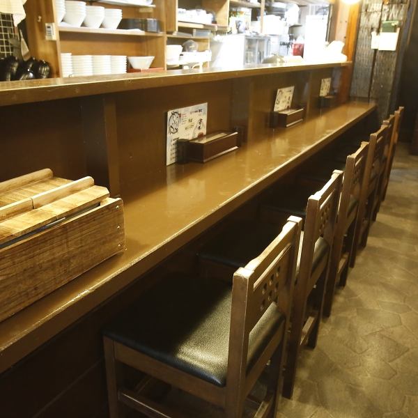 [Cozy counter seats] We have counter seats that couples and singles can use casually.This is a special seat where you can enjoy the kitchen spread out in front of you and the sense of being there!The friendly owner is looking forward to your visit◎