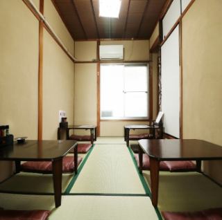 ２F席、個室利用できる座敷が3部屋ございます。ご要望の方は、店舗までご相談ください。