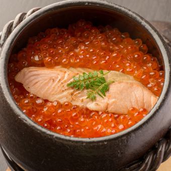 [Miyagi Silver Salmon Harakomeshi] (1 cup: 1,980 yen) (1 cup with plenty of salmon roe: 2,980 yen)