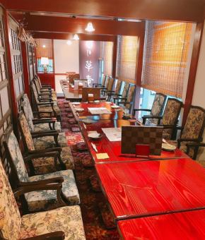 [Medium banquet room] Private room seating for up to 20 people.