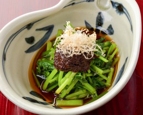 Ohitashi with parsley and raw seaweed