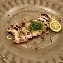 紫蘇香るタコのカルパッチョ