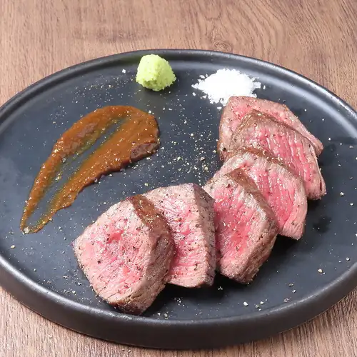 【◇極上の火入れ◇】口の中でとろける旨味…国産黒毛和牛のロースト!