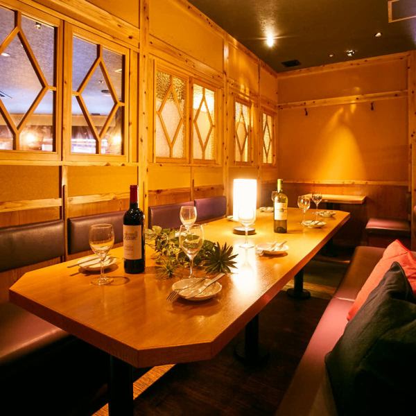 We have a complete private room that is easy to use for drinking parties, banquets, girls-only gatherings, joint parties, etc.! An all-you-can-drink course with all-you-can-drink that you can enjoy our proud cheese and meat dishes is available from 3300 yen.A completely private room with a door that you can enjoy without worrying about the surroundings is also recommended for birthdays and anniversaries.Please use it for various banquets in Katamachi.