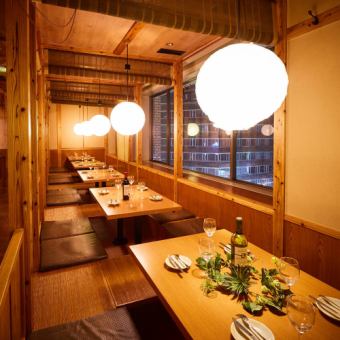 A spacious digging private room that is ideal for groups.It is popular for drinking parties, banquets, and girls-only gatherings in Katamachi.Please spend a wonderful time in a calm Western-style modern private private room.