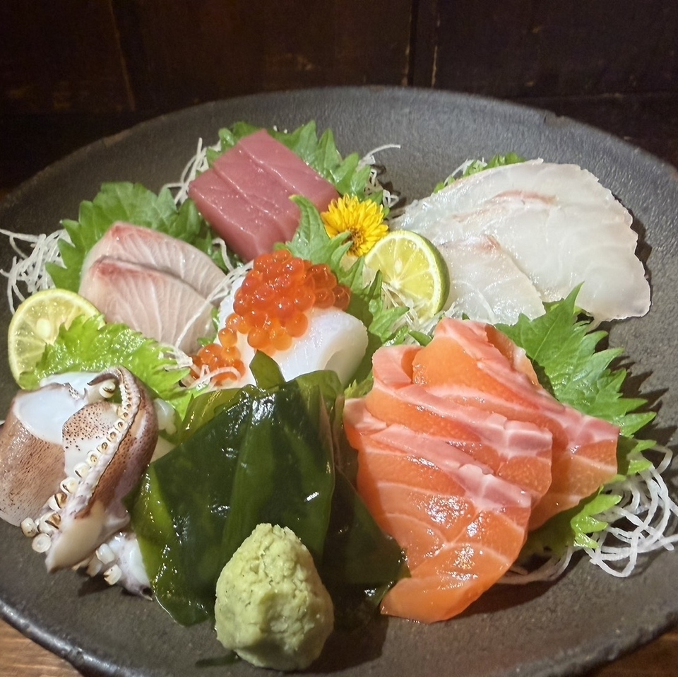 駅から徒歩2分の好立地で手作り和食と珍しい日本酒を堪能できる落ち着いた居酒屋