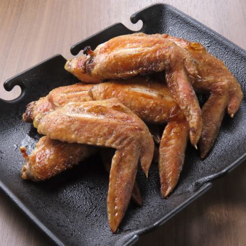やみつきになる味◎外はカリッと中はジューシー！当店自慢の【黄金の手羽先焼き】