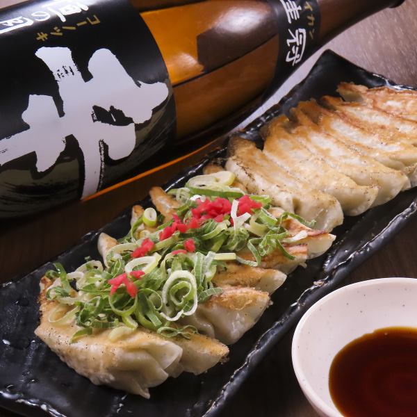 驚きの品揃え◎定番の味から変わり種トッピングまで！飽きずに楽しめる【無限餃子】