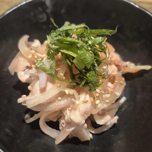 蒸し鶏の梅肉和え
