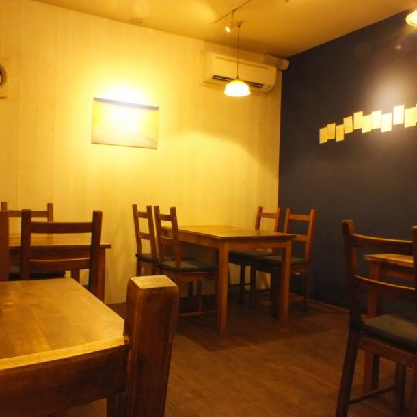 Located a 3-minute walk south of Hankyu Takatsukishi Station, it's easy to get together, and it's a good location to stop by on your way home from work.We also accept reservations for charters from 16 people.We have various courses and all-you-can-drink plans, so please feel free to contact us for details.