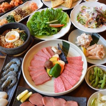 厳選された美味しいお肉と海鮮も味わえる全16品＋120分飲み放題付8000円(税込)コース