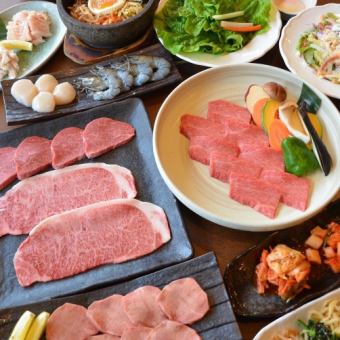 希少部位など厳選されたお肉と海鮮を味わえる全17品＋120分飲み放題付10000円(税込)コース