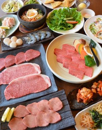 希少部位など厳選されたお肉と海鮮を味わえる全17品＋120分飲み放題付10000円(税込)コース