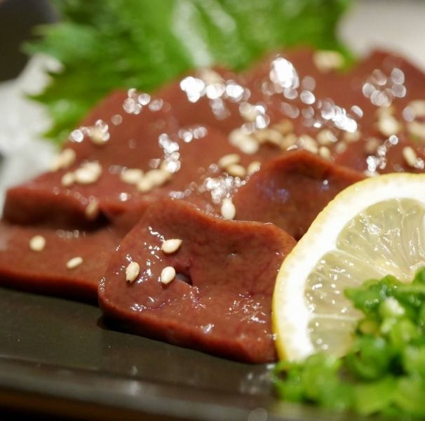 低温調理の【牛レバー刺し】