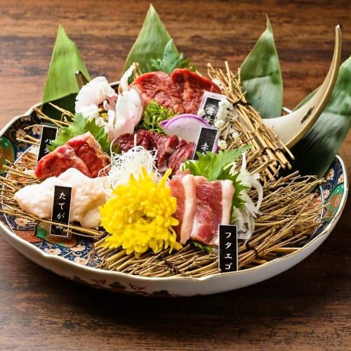 Speaking of cherry blossoms, it's fresh! Directly delivered from Kumamoto! Safe and secure [Basashi sashimi with cherry blossoms] 2,508 JPY (incl. tax)] Please enjoy it☆