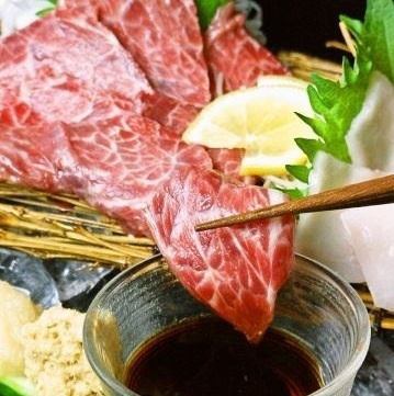 Plenty of fresh horsemeat sashimi dishes