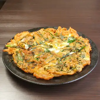 【名物】　ニラチヂミ